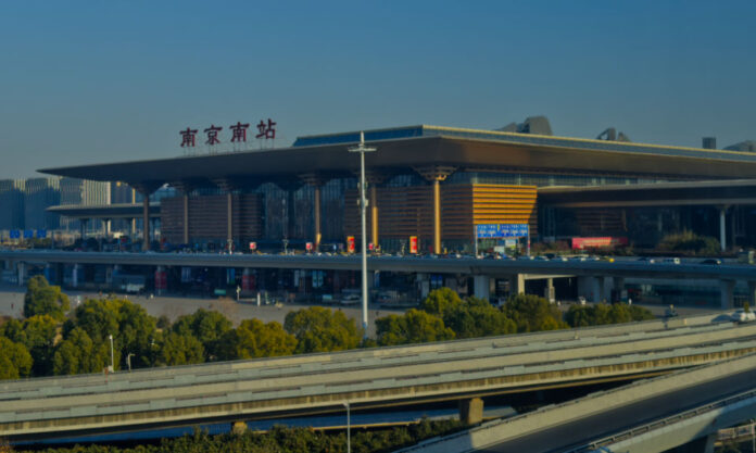 The Nanjinger - Bird Strike Delays 9 Services as Train Approaches Nanjing South Railway Station