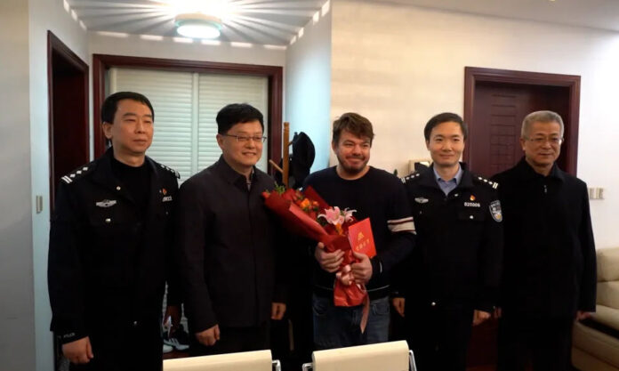 The Nanjinger - Foreigner in Wuxi Commended for Righteous Act Saving Senior Lady from Drowning