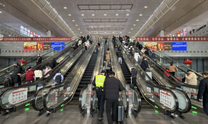 The Nanjinger - Nanjing South Railway Station Adopts 24 Hour Operation for Chinese New Year