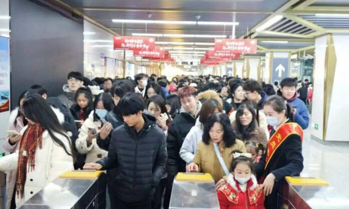 The Nanjinger - Record Passenger Numbers for Xuzhou Metro as Travellers Hail in the New Year