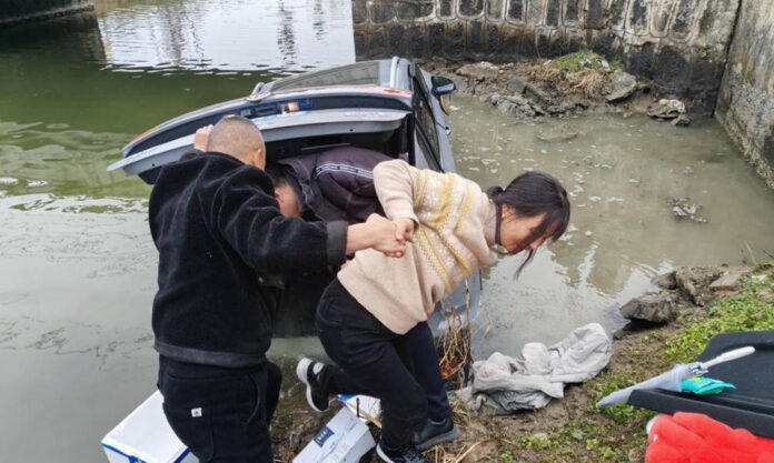 The Nanjinger - SUV Caught on Video in 360 Degree Flip; Man Leaps into Icy Waters to Affect Rescue