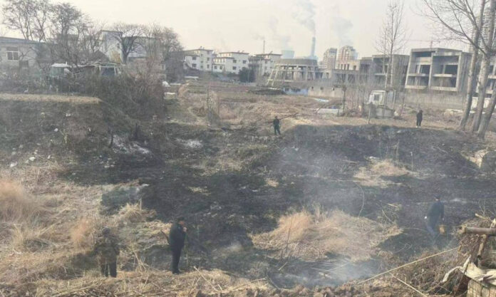 The Nanjinger - Villagers Step up to Help Firefighters Extinguish Huge Wildfire in Lianyungang