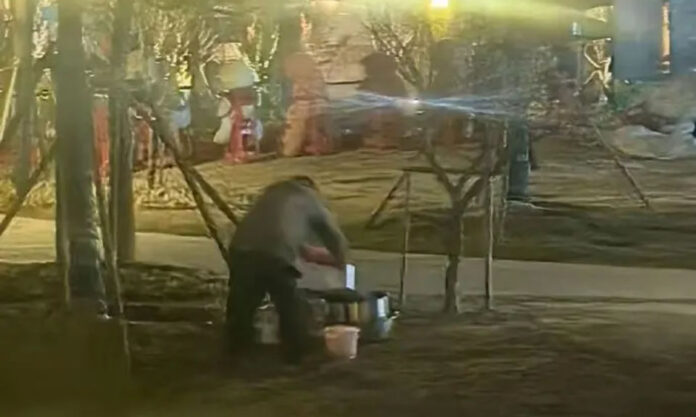 The Nanjinger - Business in Suzhou Scenic Spot Accused of Using Fire Fighting Water to Cook for Tourists