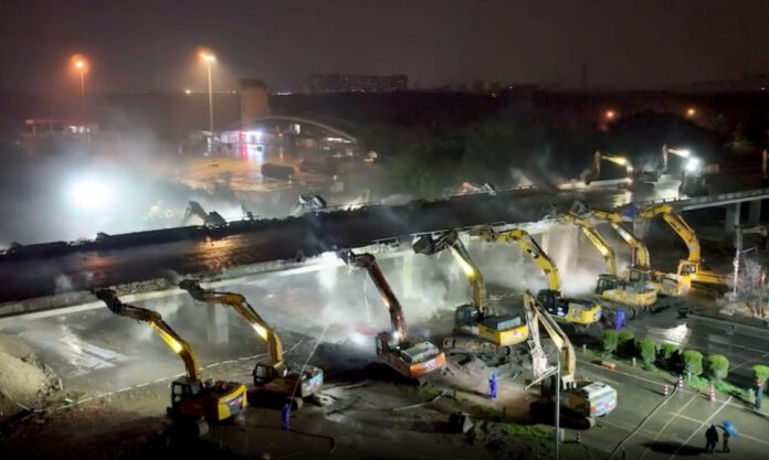 The Nanjinger - 8 Bridges Demolished Simultaneously Overnight along Shanghai-Wuhan Expressway