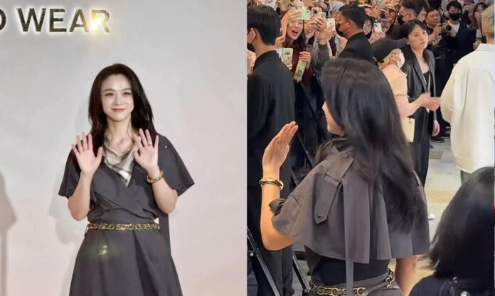 The Nanjinger - Crowds Go Wild for Superstar Actress Appearing in Deji Plaza to Promote Burberry